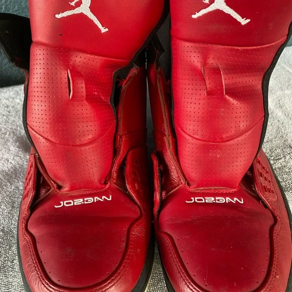 Jordan Red and Black Sneakers High-Top Design - Picture 4 of 6